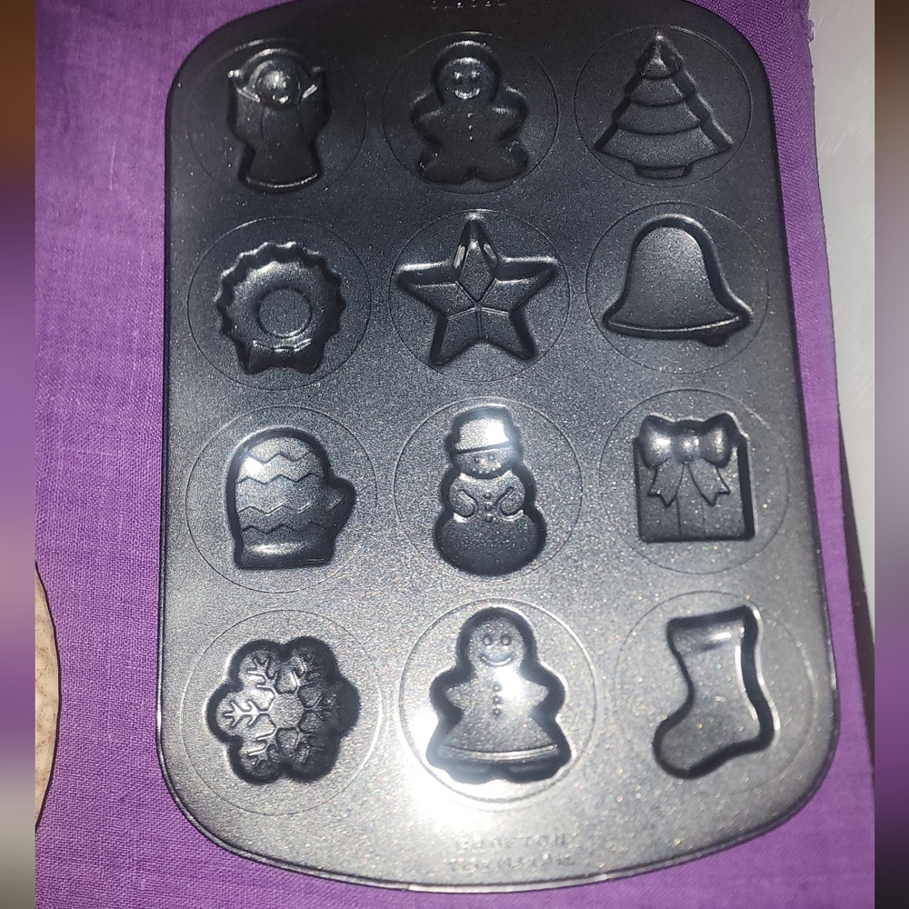 Crofton Christmas MiniCake Pan/Mold/ Cookies Shapes Reindeer Snowman Star Reefs